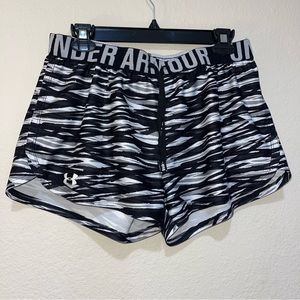 Under Armour loose fit running / training shorts